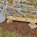 Ferienhaus The Cowshed On The Greenway *
