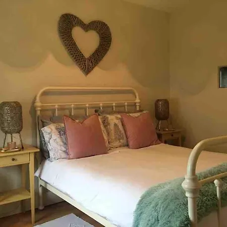 The Cowshed On The Greenway Holiday home